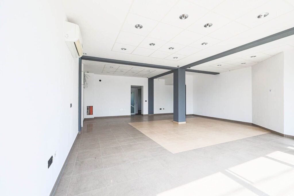 De închiriat De închiriat spațiu comercial 85 mp în Grădiște – cu vitrină stradală în zona Gradiste 2 camere Arad 1