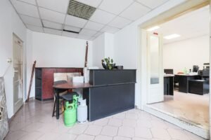 De vânzare De vanzare apartament transformat in birou în zona Central 3 camere Arad 2