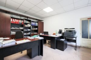 De vanzare apartament transformat in birou De vânzare De vanzare apartament transformat in birou în zona Central 3 camere Arad 3