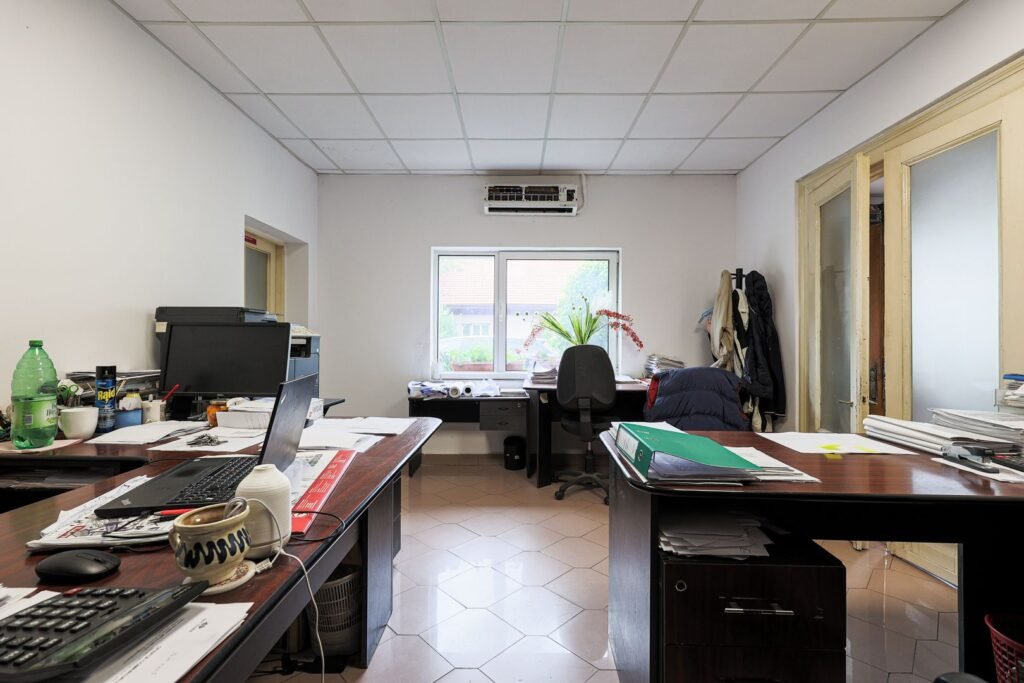 De vânzare De vanzare apartament transformat in birou în zona Central 3 camere Arad 4