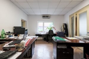 De vânzare De vanzare apartament transformat in birou în zona Central 3 camere Arad 4