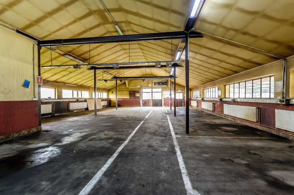 De vânzare Hala industrială cu teren 10.495 mp – potențial supermarket, Lipova în zona Periferie 10 camere Arad 1