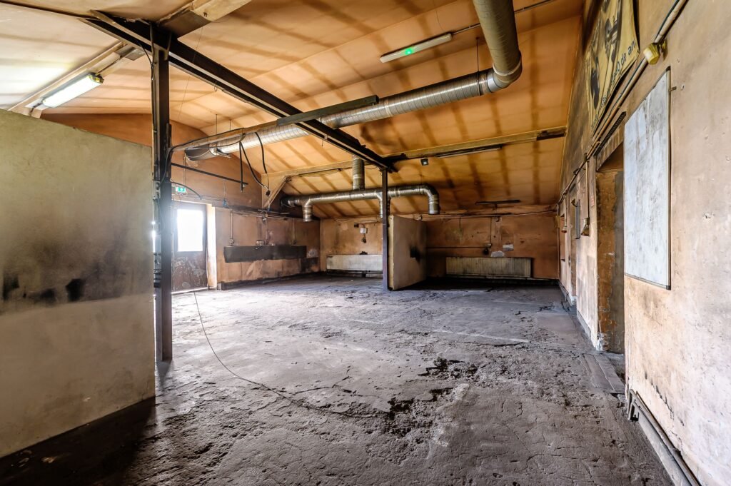 De vânzare Hala industrială cu teren 10.495 mp – potențial supermarket, Lipova în zona Periferie 10 camere Arad 10