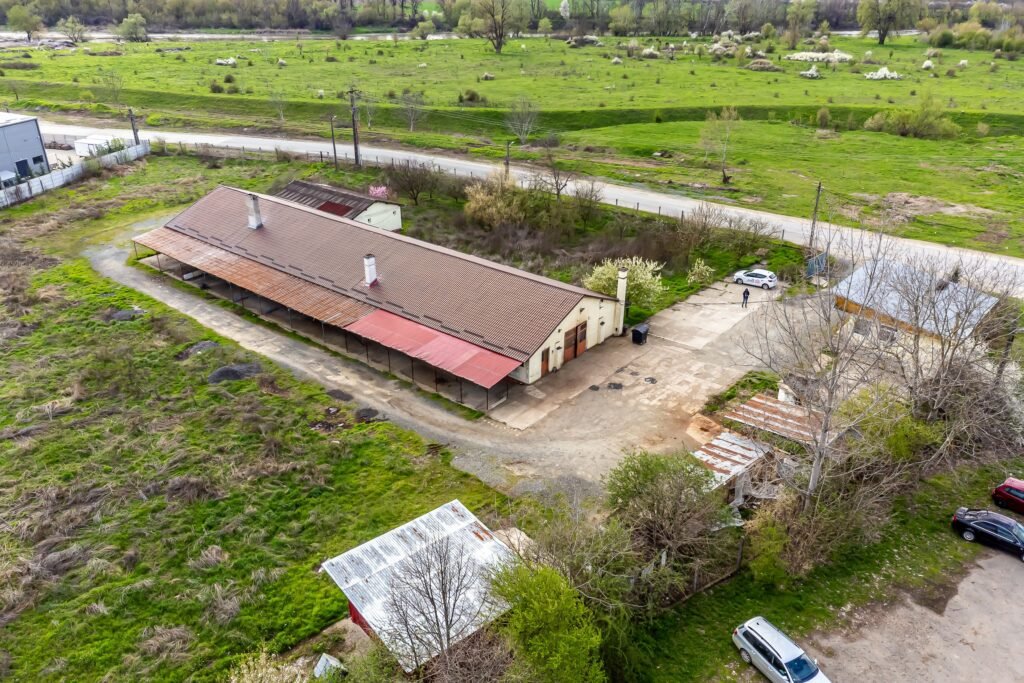 De vânzare Hala industrială cu teren 10.495 mp – potențial supermarket, Lipova în zona Periferie 10 camere Arad 11