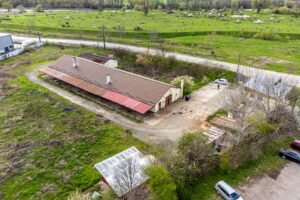De vânzare Hala industrială cu teren 10.495 mp – potențial supermarket, Lipova în zona Periferie 10 camere Arad 11
