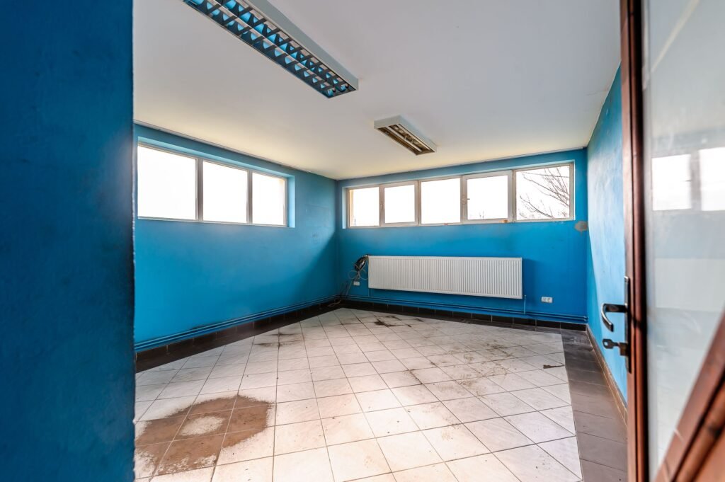 De vânzare Hala industrială cu teren 10.495 mp – potențial supermarket, Lipova în zona Periferie 10 camere Arad 9