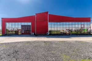 Hală industrială ideală pentru producție sau showroom în Arad 553mp De închiriat Hală industrială ideală pentru producție sau showroom în Arad 553mp în zona Gradiste 2 camere Arad 1