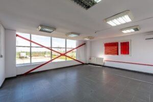 Hală industrială ideală pentru producție sau showroom în Arad 553mp De închiriat Hală industrială ideală pentru producție sau showroom în Arad 553mp în zona Gradiste 2 camere Arad 10