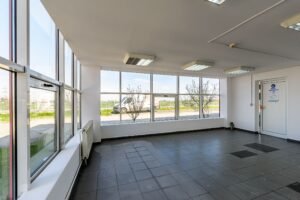 Hală industrială ideală pentru producție sau showroom în Arad 553mp De închiriat Hală industrială ideală pentru producție sau showroom în Arad 553mp în zona Gradiste 2 camere Arad 11