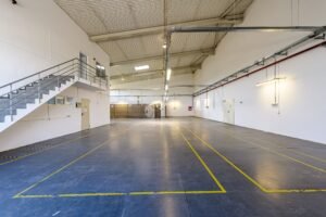 Hală industrială ideală pentru producție sau showroom în Arad 553mp De închiriat Hală industrială ideală pentru producție sau showroom în Arad 553mp în zona Gradiste 2 camere Arad 12
