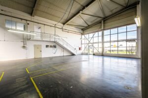 Hală industrială ideală pentru producție sau showroom în Arad 553mp De închiriat Hală industrială ideală pentru producție sau showroom în Arad 553mp în zona Gradiste 2 camere Arad 3