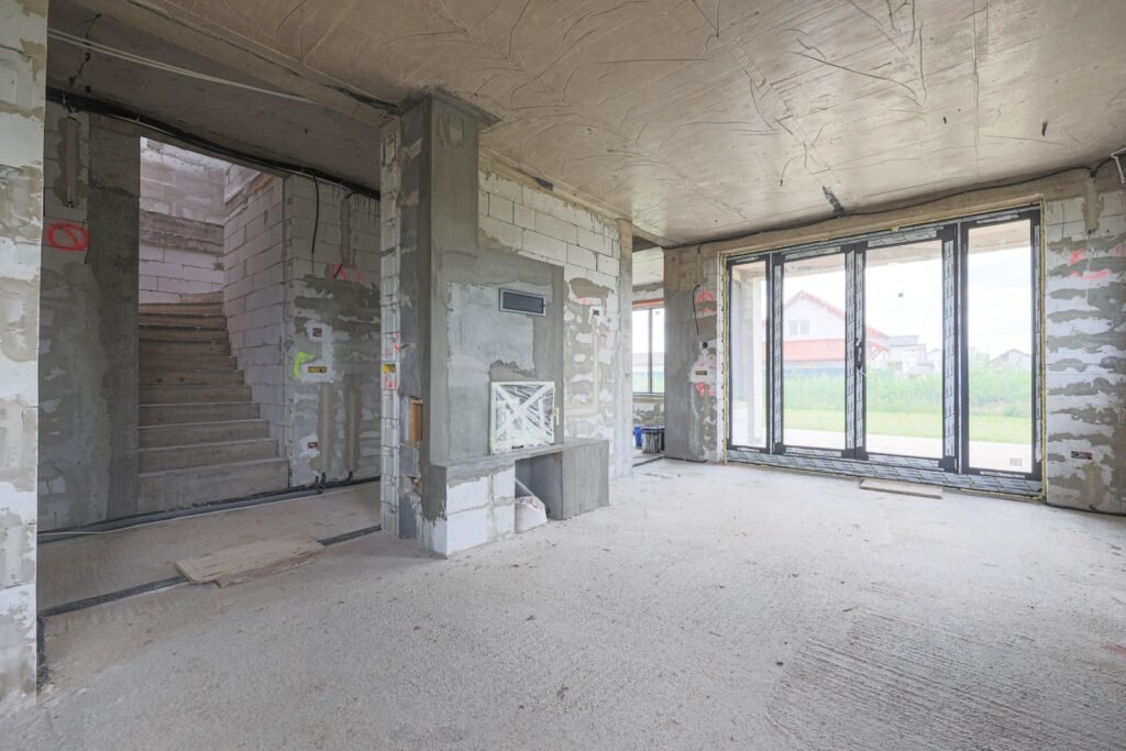 De vânzare PROPRIETATE VÂNDUTĂ! Vilă spațioasă– Via Carmina, Arad. în zona Arad 6 camere 3 dormitoare Arad 7