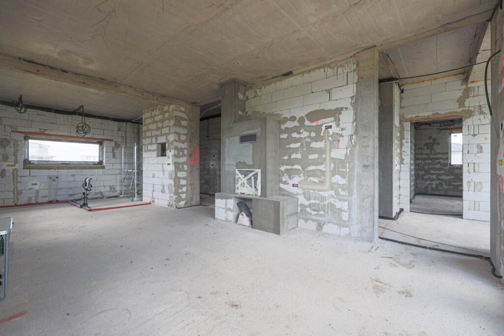 De vânzare PROPRIETATE VÂNDUTĂ! Vilă spațioasă– Via Carmina, Arad. în zona Arad 6 camere 3 dormitoare Arad 9