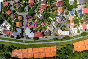 Proprietate cu teren generos în cea mai râvnită zonă a Aradului De vânzare Proprietate cu teren generos în cea mai râvnită zonă a Aradului în zona Romanilor 4 camere 3 dormitoare Arad 3