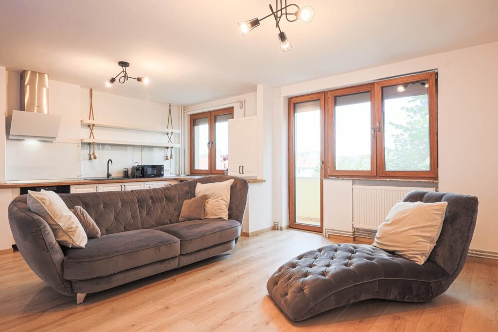 De vânzare REZERVAT! 95.000 € – lux, liniște și natură, B-dul Revoluției–Podgoria în zona Ultracentral 2 camere 1 dormitor Arad 1