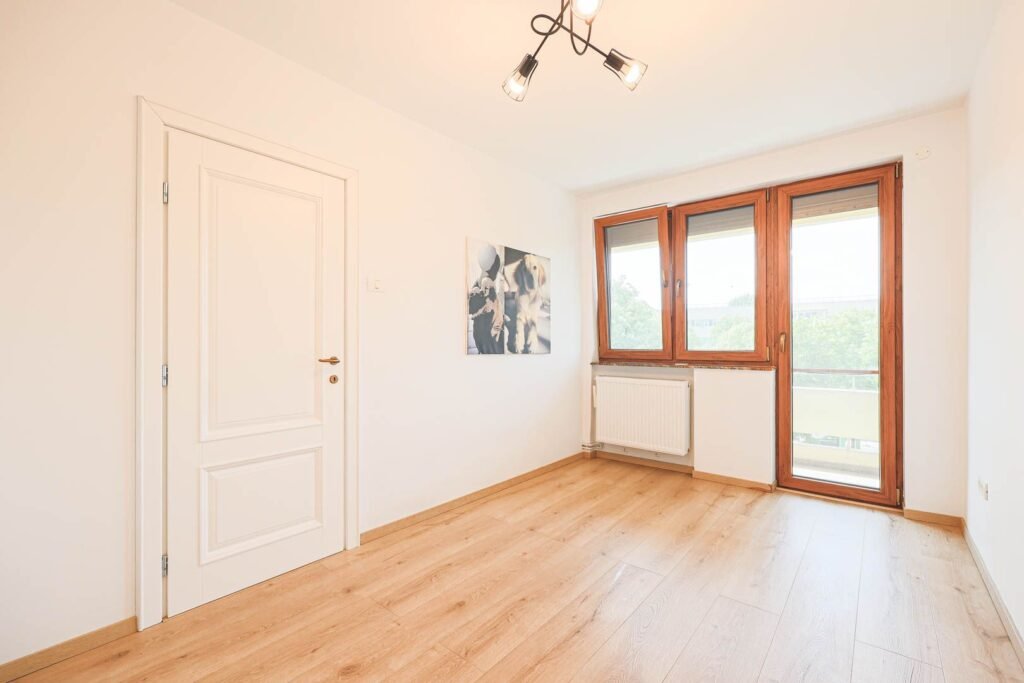 De vânzare REZERVAT! 95.000 € – lux, liniște și natură, B-dul Revoluției–Podgoria în zona Ultracentral 2 camere 1 dormitor Arad 1