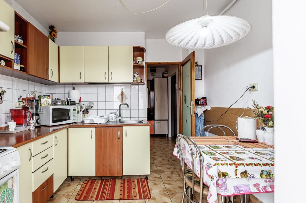 De vânzare REZERVAT Apartament cu 3 camere decomandat in Alfa Comision 0 în zona Alfa 3 camere 2 dormitoare Arad 7