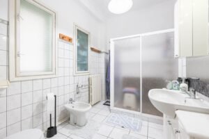 Vilă 5 camere Grădiște | 1500 mp teren | 2 corpuri | 0% comision De vânzare Vilă 5 camere Grădiște | 1500 mp teren | 2 corpuri | 0% comision în zona Gradiste 5 camere 2 dormitoare Arad 10