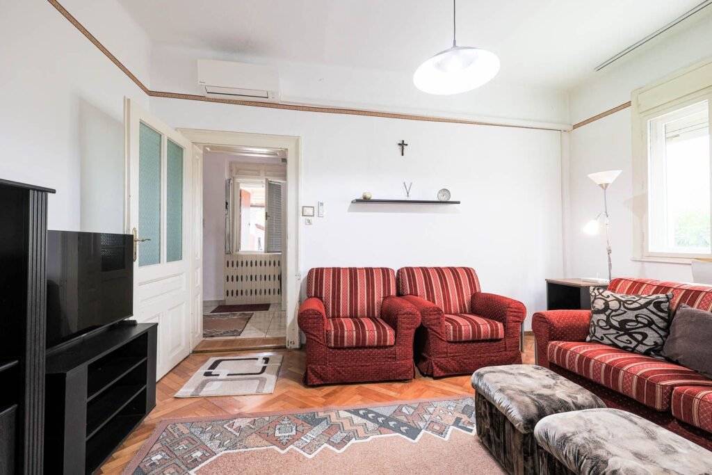 Vilă 5 camere Grădiște | 2 corpuri | 0% comision. Preț negociabil! De vânzare Vilă 5 camere Grădiște | 2 corpuri | 0% comision. Preț negociabil! în zona Gradiste 5 camere 2 dormitoare Arad 7