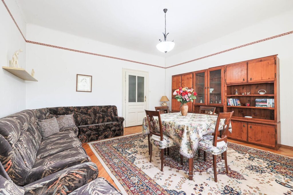 Vilă 5 camere Grădiște | 2 corpuri | 0% comision. Preț negociabil! De vânzare Vilă 5 camere Grădiște | 2 corpuri | 0% comision. Preț negociabil! în zona Gradiste 5 camere 2 dormitoare Arad 8