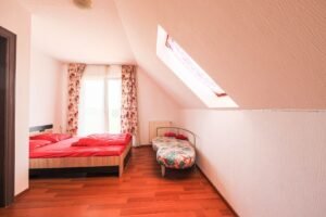 🏡 Visează la casa perfectă în Cartierul de Vest! 🌳 De vânzare 🏡 Visează la casa perfectă în Cartierul de Vest! 🌳 în zona Vest 6 camere 3 dormitoare Arad 6
