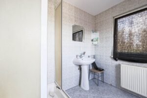 De vânzare 🏡 Visează la casa perfectă în Cartierul de Vest! 🌳 în zona Vest 6 camere 3 dormitoare Arad 7