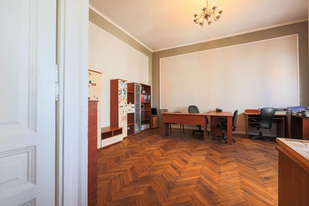 De vânzare Apartament 2 camere ultracentral, Revoluției, ideal birou în zona Ultracentral 2 camere 1 dormitor Arad 6
