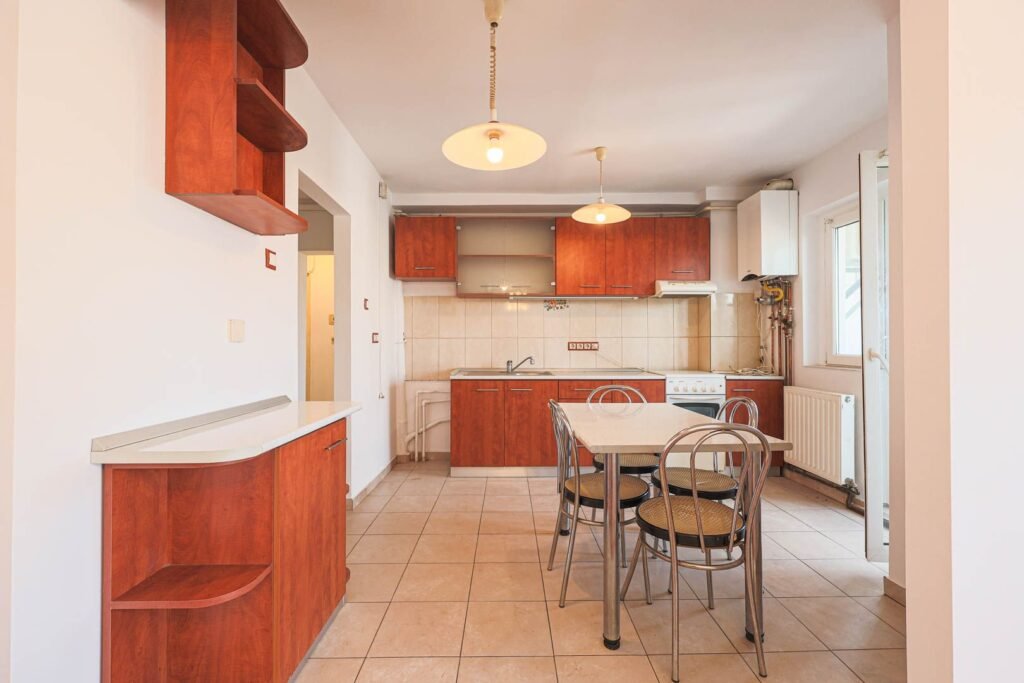 De vânzare Apartament cu 2 camere în zona UTA, termoizolat. 65.400 € în zona UTA 2 camere 1 dormitor Arad 5