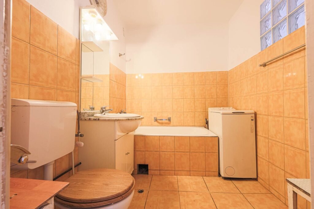 De vânzare Apartament cu 2 camere în zona UTA, termoizolat. Pret redus 69.900 € în zona UTA 2 camere 1 dormitor Arad 4