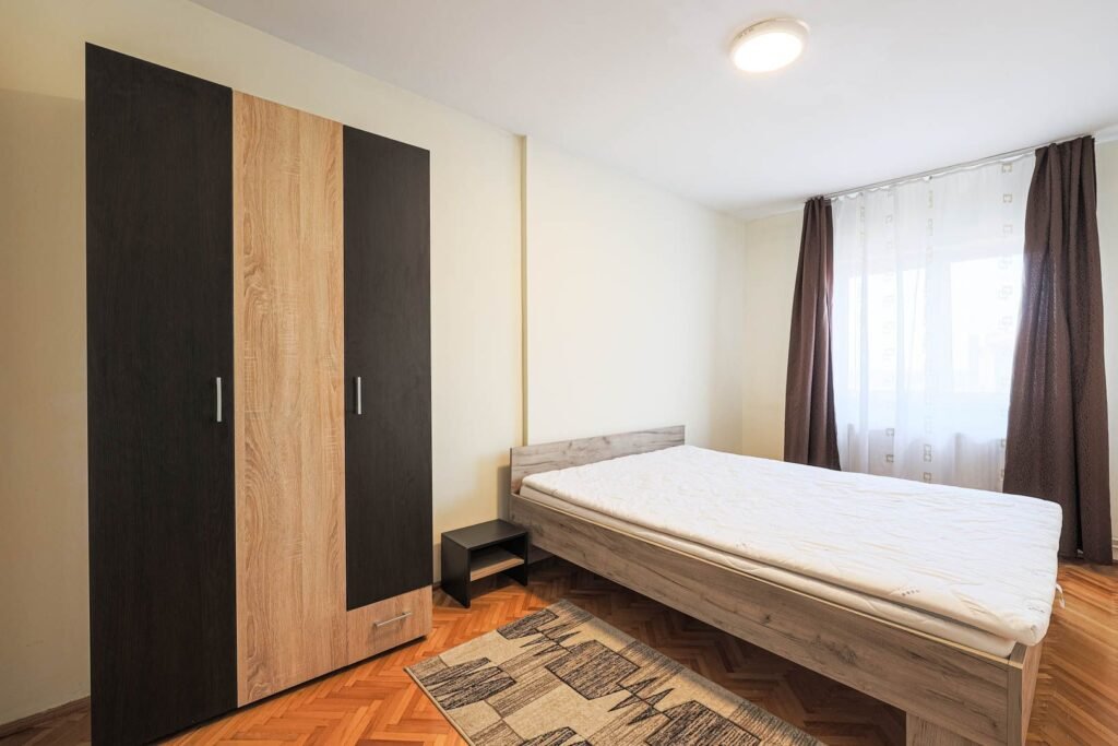 De vânzare Apartament cu 2 camere la cheie, situat central în zona Central 2 camere 1 dormitor Arad 2
