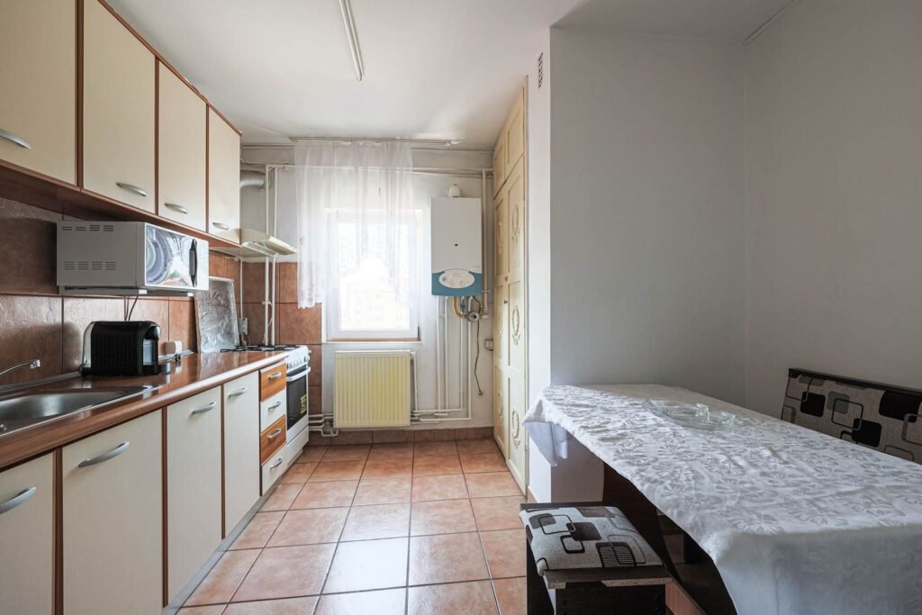 De vânzare Apartament cu 2 camere la cheie, situat central în zona Central 2 camere 1 dormitor Arad 3