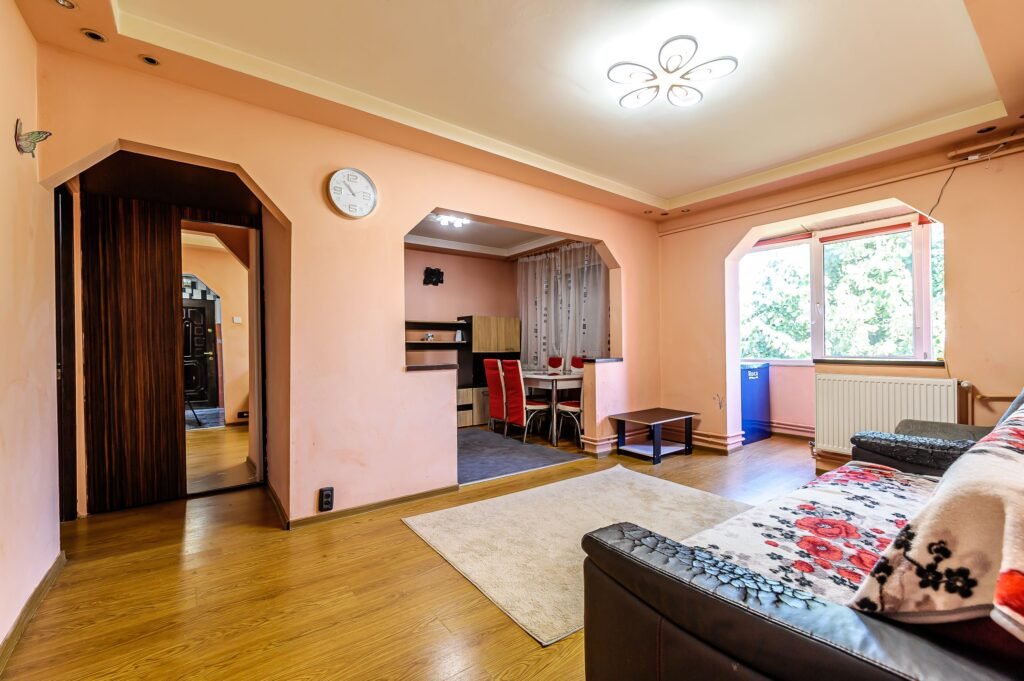De vânzare Apartament cu 3 camere cu centrala proprie in zona UTA Comision 0 în zona UTA 3 camere 2 dormitoare Arad 1