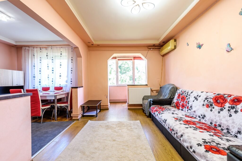 De vânzare Apartament cu 3 camere cu centrala proprie in zona UTA Comision 0 în zona UTA 3 camere 2 dormitoare Arad 2