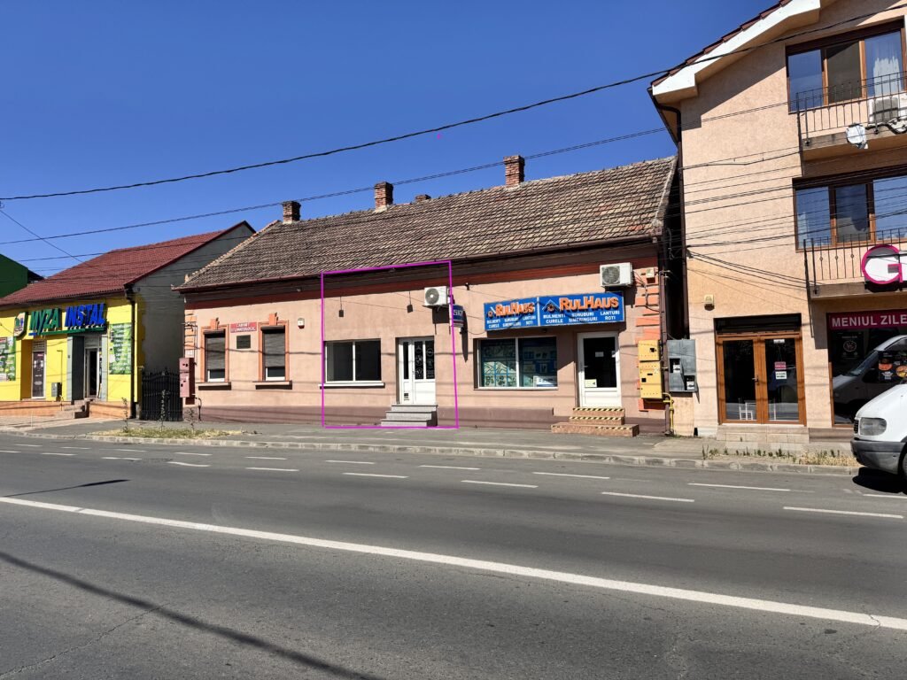 De vânzare Locație excelentă: Spațiu comercial  Reprezentanță sau Închiriere. în zona Central 2 camere Arad 1