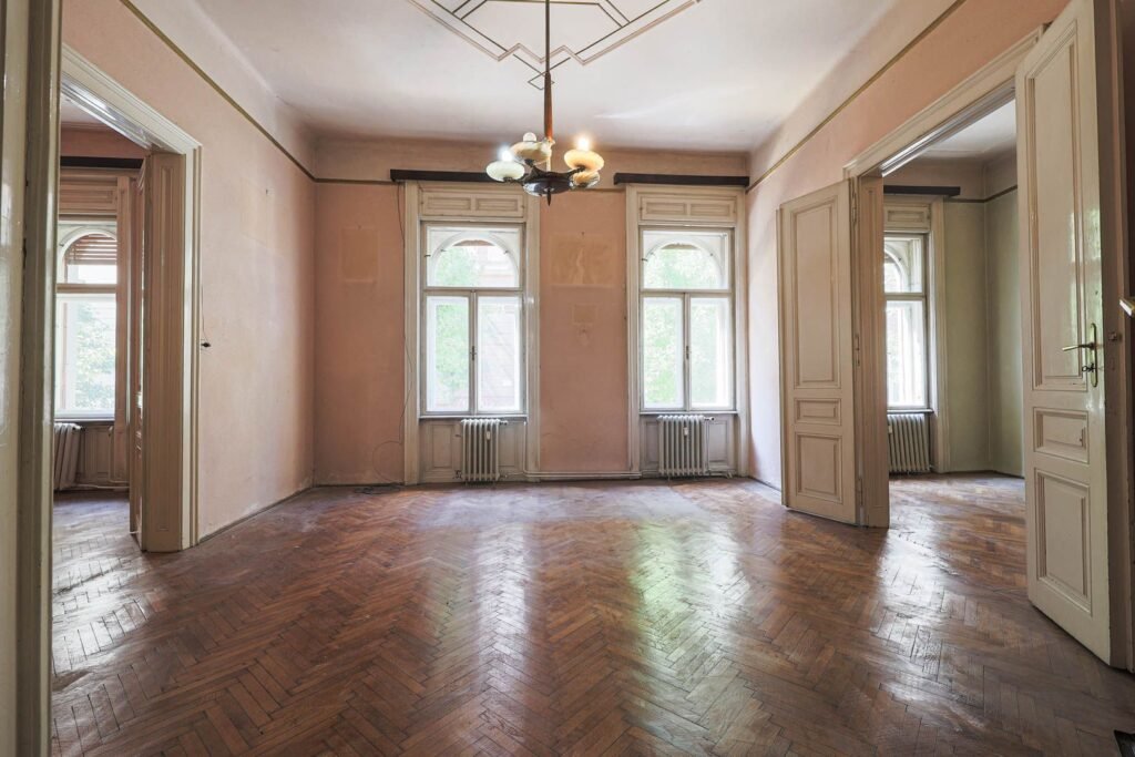 De vânzare Proprietate REZERVATĂ! Locație de exceptie în zona Ultracentral 4 camere 3 dormitoare Arad 2