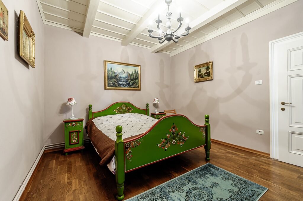 De vânzare REZERVAT Visezi la o proprietate unică, plină de istorie și farmec? în zona Arad 5 camere 2 dormitoare Arad 1