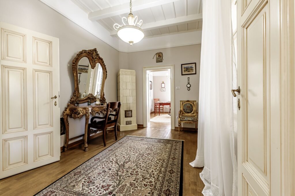 De vânzare REZERVAT Visezi la o proprietate unică, plină de istorie și farmec? în zona Arad 5 camere 2 dormitoare Arad 1