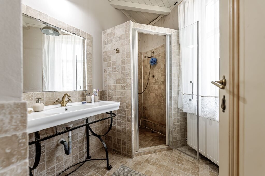 De vânzare REZERVAT Visezi la o proprietate unică, plină de istorie și farmec? în zona Arad 5 camere 2 dormitoare Arad 1