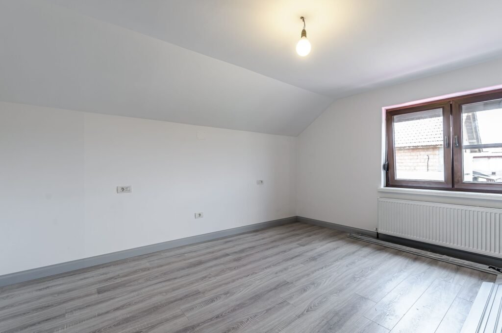 De vânzare Rezervat casă modernă de vânzare în la intrare in Zimand Cuz în zona Arad 4 camere 3 dormitoare Arad 6