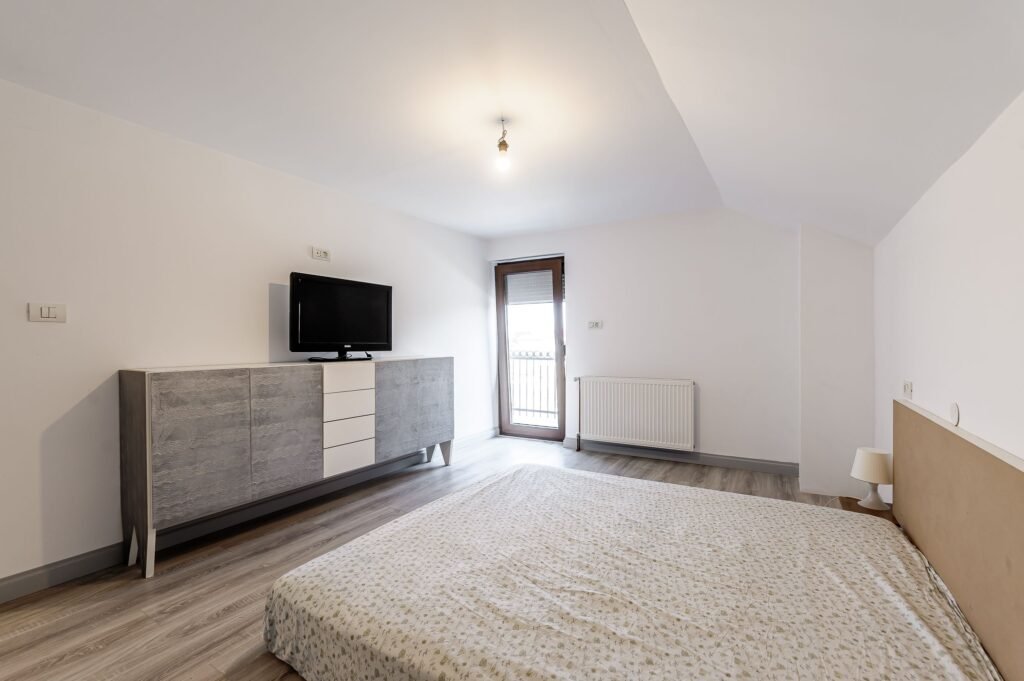 De vânzare Rezervat casă modernă de vânzare în la intrare in Zimand Cuz în zona Arad 4 camere 3 dormitoare Arad 9