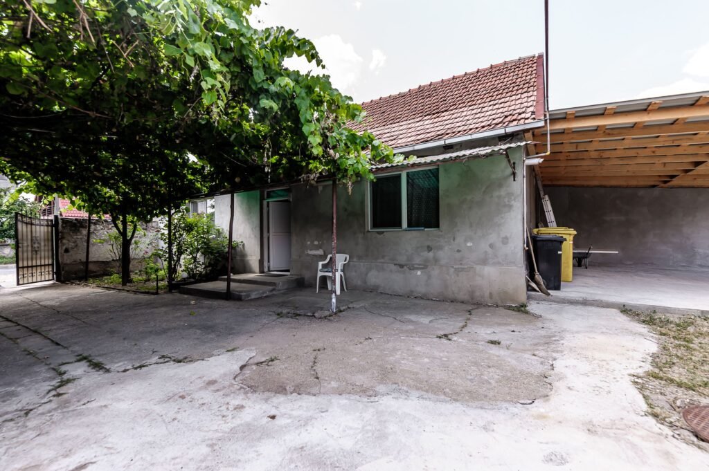 RezervatCasă individuală cu teren 328 mp în Bujac Comision 0 De vânzare RezervatCasă individuală cu teren 328 mp în Bujac Comision 0 în zona Bujac 3 camere 2 dormitoare Arad 8