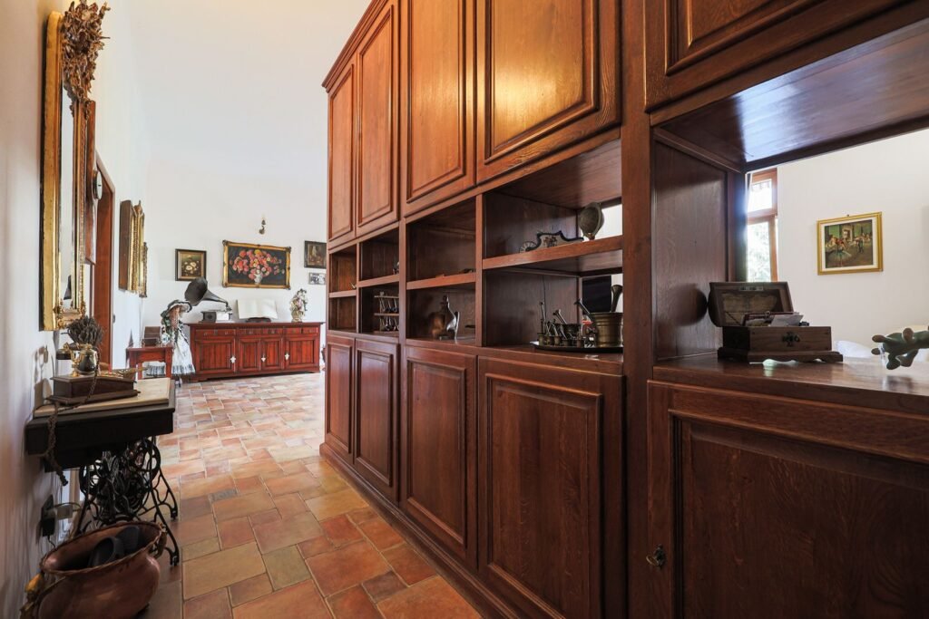 Apartament ultracentral cu 3 camere, 2 băi și curte privată De vânzare Apartament ultracentral cu 3 camere, 2 băi și curte privată în zona Ultracentral 3 camere 2 dormitoare Arad 5