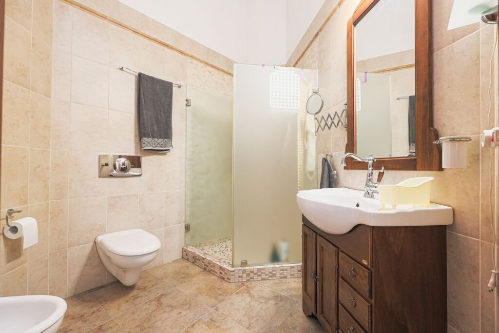 Apartament ultracentral cu 3 camere, 2 băi și curte privată De vânzare Apartament ultracentral cu 3 camere, 2 băi și curte privată în zona Ultracentral 3 camere 2 dormitoare Arad 8