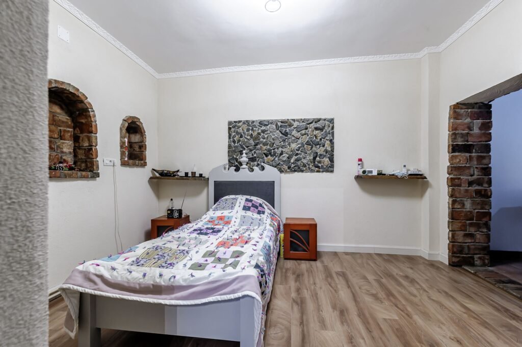 De vânzare Casa din caramida 4 camere – Teren 1603mp – Livada, Arad – COMISION 0% în zona Arad 4 camere 3 dormitoare Arad 3