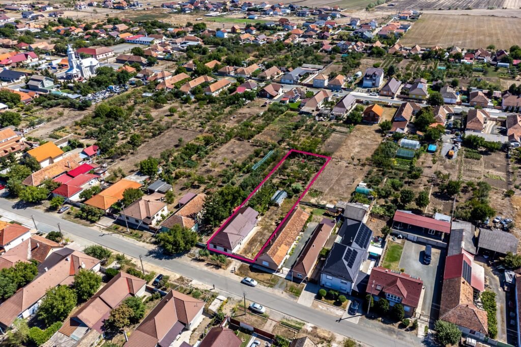 De vânzare Casa din caramida 4 camere – Teren 1603mp – Livada, Arad – COMISION 0% în zona Arad 4 camere 3 dormitoare Arad 8