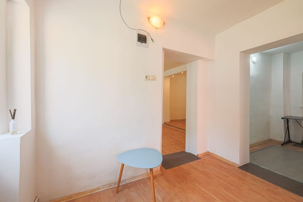 Casă la preț de apartament! Posibilități multiple – 0% comision De vânzare Casă la preț de apartament! Posibilități multiple – 0% comision în zona Bujac 4 camere 2 dormitoare Arad 4