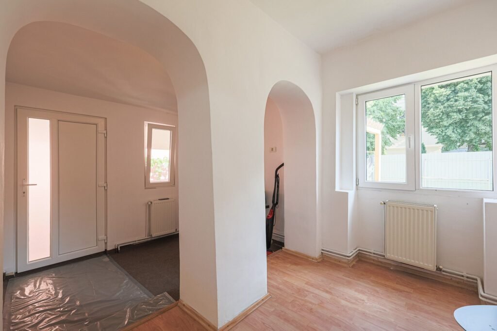 Casă la preț de apartament! Posibilități multiple – 0% comision De vânzare Casă la preț de apartament! Posibilități multiple – 0% comision în zona Bujac 4 camere 2 dormitoare Arad 5