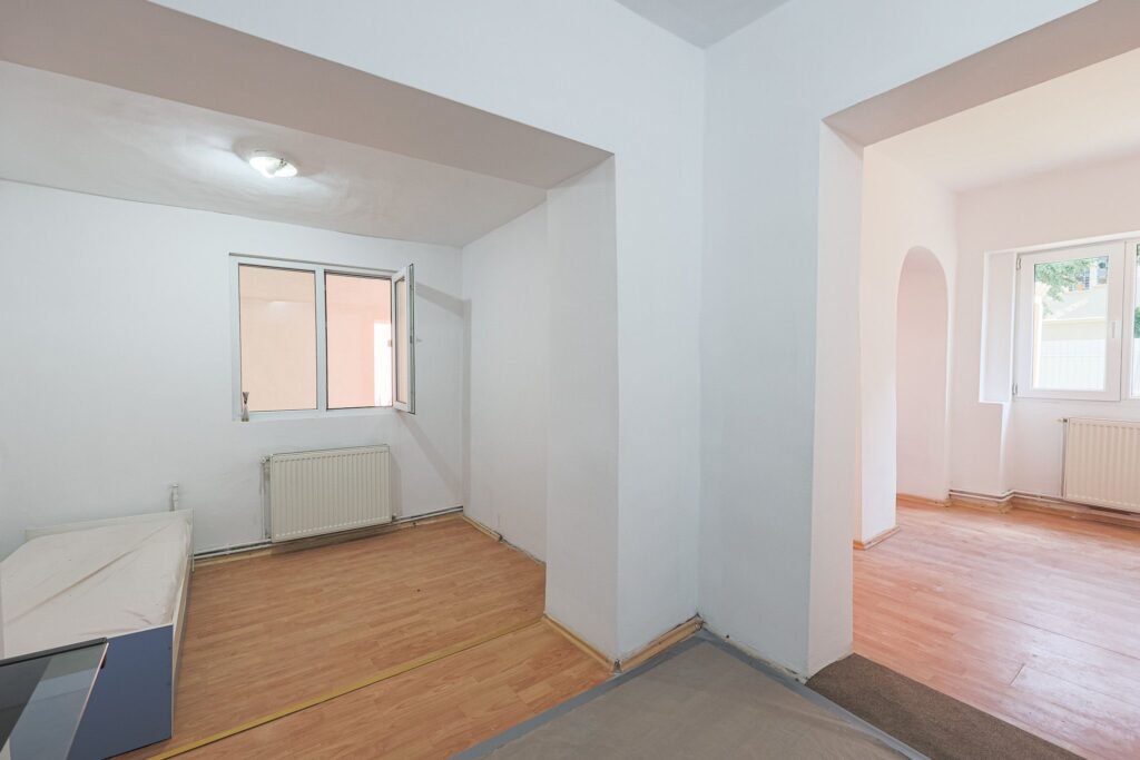 Casă la preț de apartament! Posibilități multiple – 0% comision De vânzare Casă la preț de apartament! Posibilități multiple – 0% comision în zona Bujac 4 camere 2 dormitoare Arad 6
