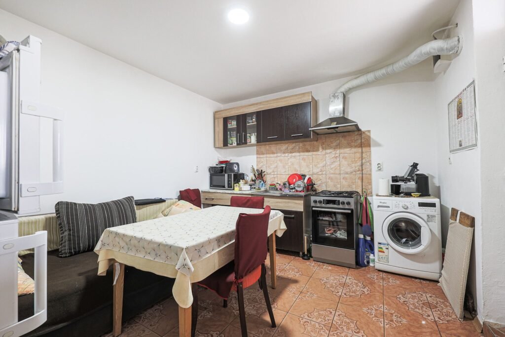 De vânzare Casă renovată cu 3 camere din cărămidă în Gradiste în zona Gradiste 3 camere 2 dormitoare Arad 2
