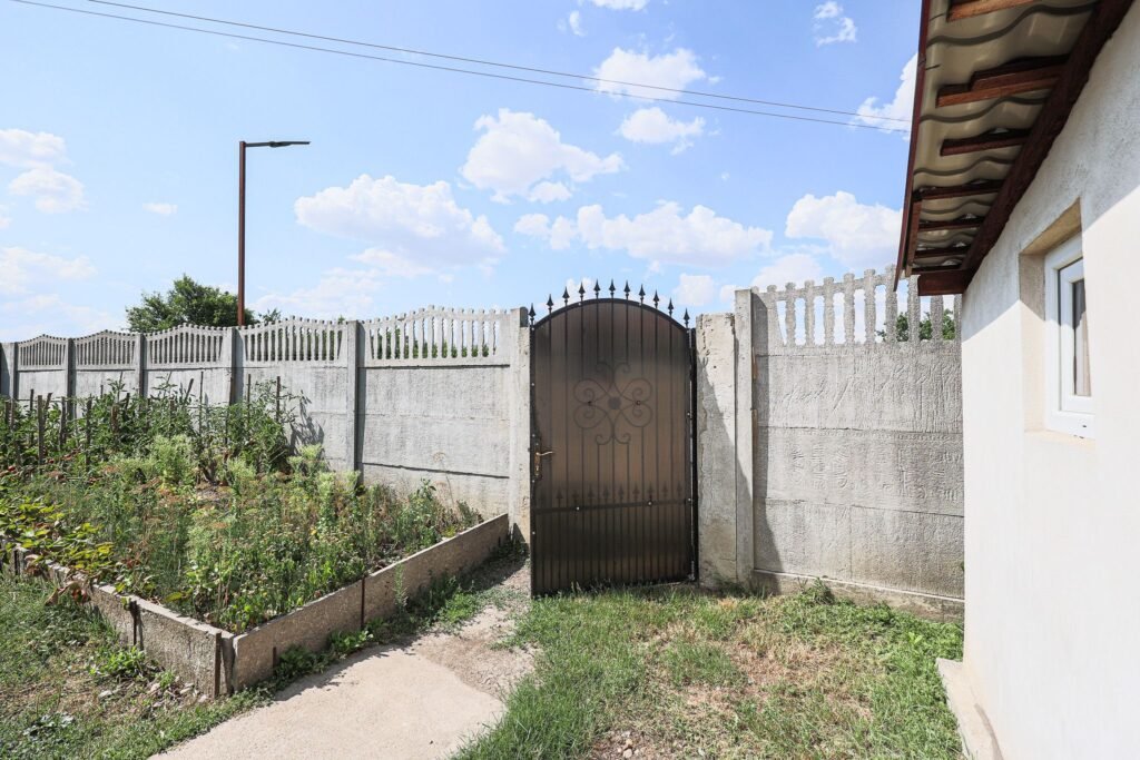 De vânzare Casă renovată cu 3 camere din cărămidă în Gradiste în zona Gradiste 3 camere 2 dormitoare Arad 3